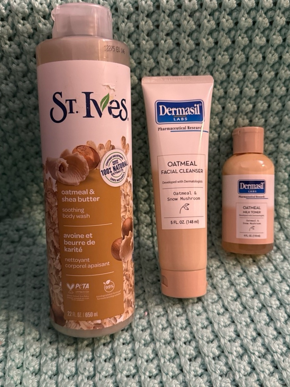 St. Ives Oatmeal & Shea Butter Soothing Body Wash - Pink Bottle